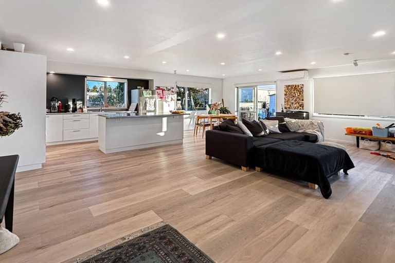 Photo of property in 233a Point Wells Road, Point Wells, 0986