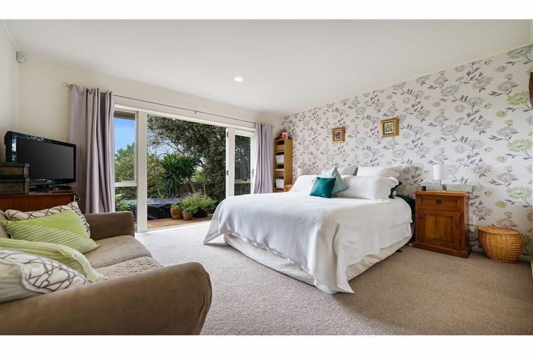 Photo of property in 36 Kohanga Road, Mangere Bridge, Auckland, 2022