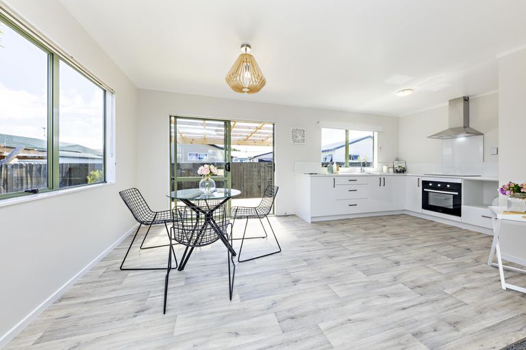 Photo of property in 32 Barneys Farm Road, Clendon Park, Auckland, 2103