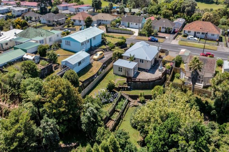 Photo of property in 77 Omata Road, Marfell, New Plymouth, 4310