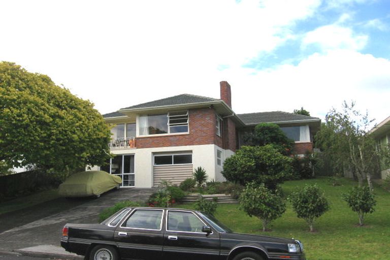 Photo of property in 28 Alton Avenue, Hillcrest, Auckland, 0627