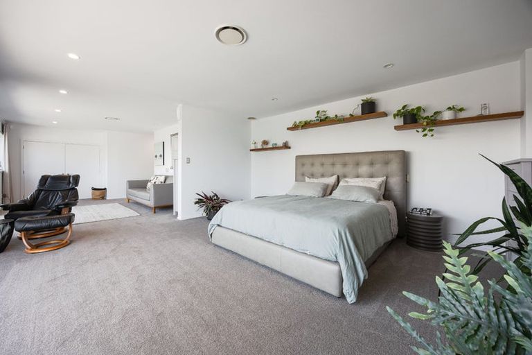 Photo of property in 5a Clifton Road, Browns Bay, Auckland, 0630