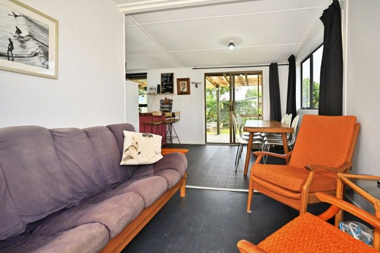 Photo of property in 8 Katrin Place, Mahia, 4198