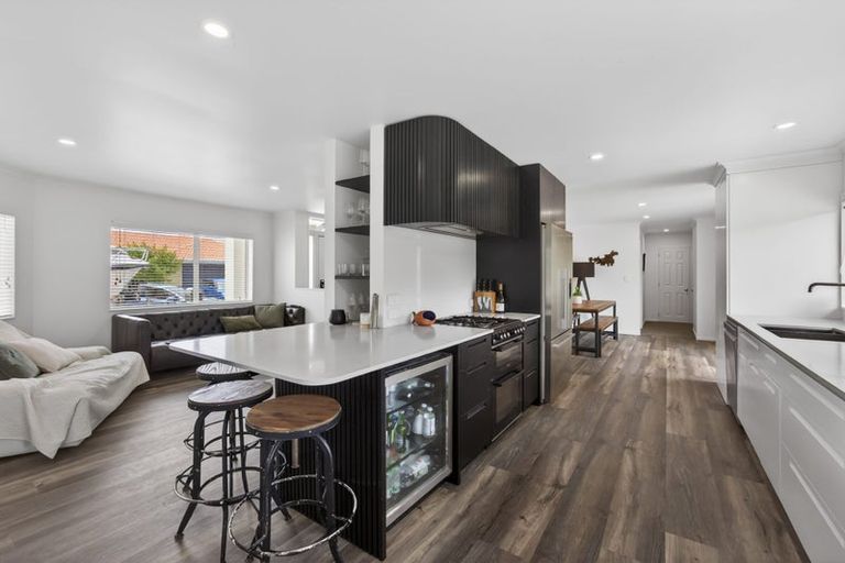 Photo of property in 6d Clearwater Cove, West Harbour, Auckland, 0618