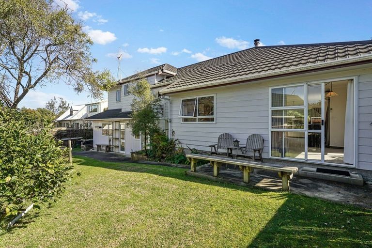 Photo of property in 40 Rauparaha Street, Waikanae Beach, Waikanae, 5036