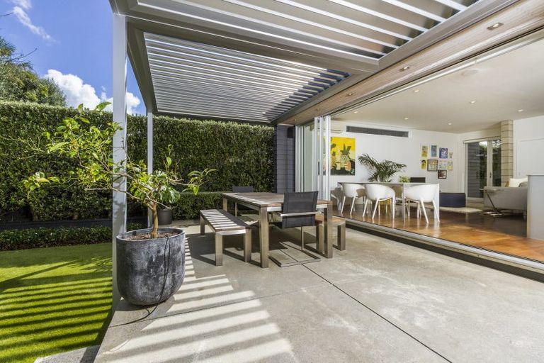Photo of property in 28 Muritai Road, Milford, Auckland, 0620
