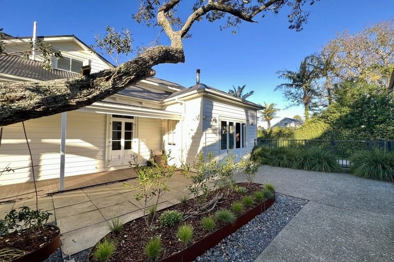 Photo of property in 1 Mozeley Avenue, Devonport, Auckland, 0624