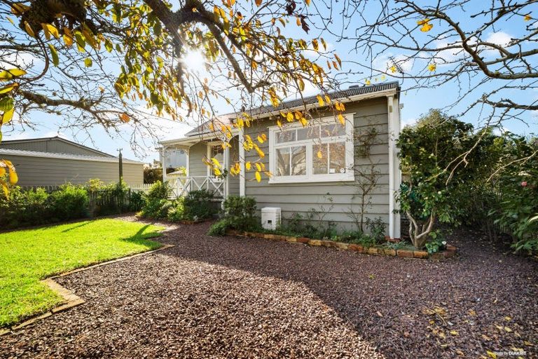 Photo of property in 2/2 Evan Street, Belmont, Auckland, 0622
