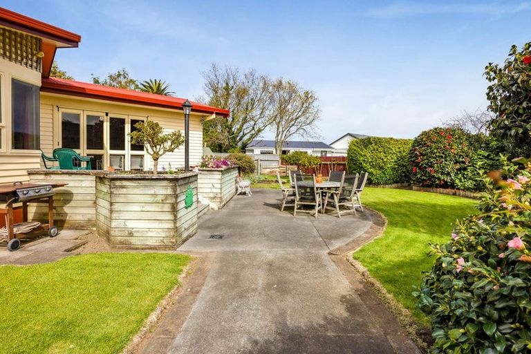 Photo of property in 16 Hunter Street, Hawera, 4610