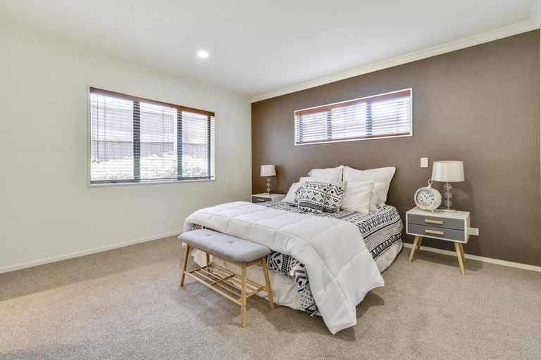 Photo of property in 70 Mt Lebanon Crescent, The Gardens, Auckland, 2105