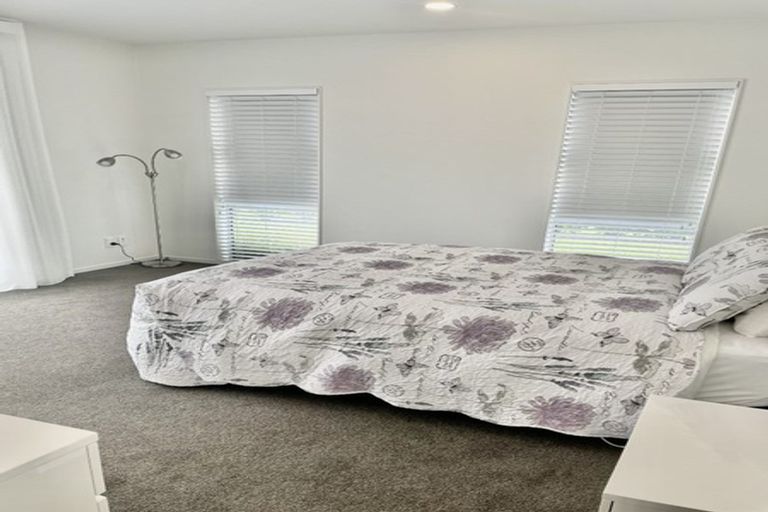 Photo of property in 8 Aporo Drive, Kumeu, 0810