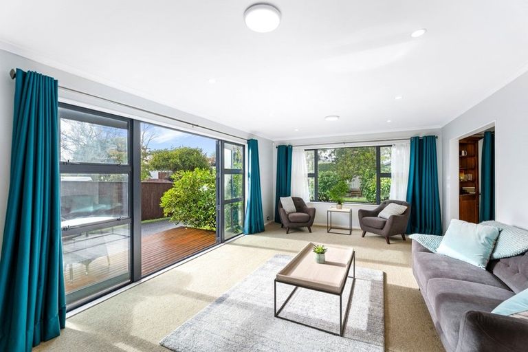 Photo of property in 43 Brightwater Crescent, Totara Park, Upper Hutt, 5018