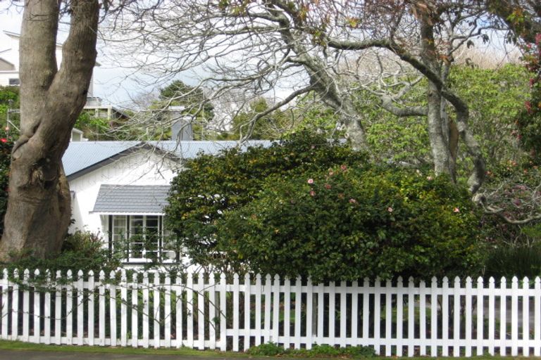 Photo of property in 98 Pendarves Street, New Plymouth, 4310