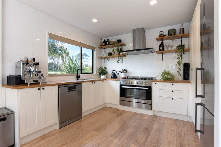 Photo of property in 1/45 Unsworth Drive, Unsworth Heights, Auckland, 0632