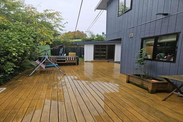 Photo of property in 2/99 Konini Road, Titirangi, Auckland, 0604