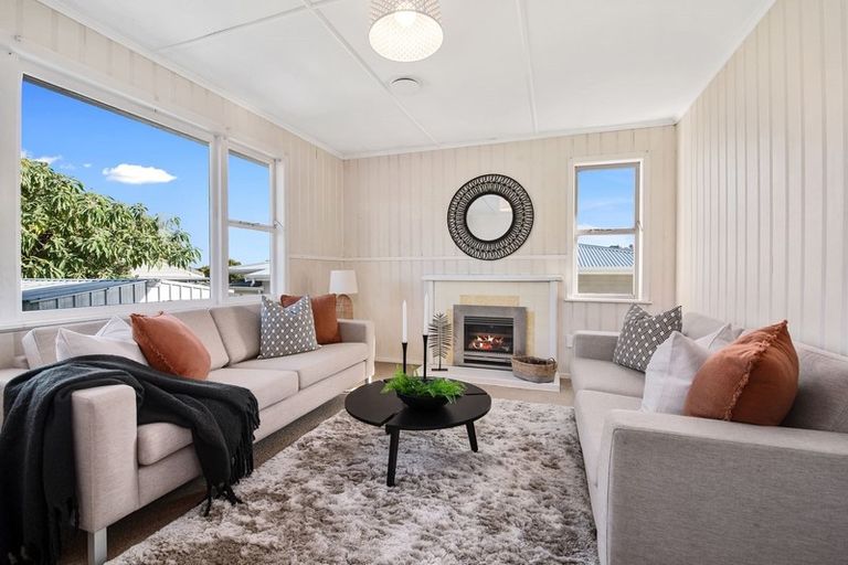 Photo of property in 1/28 Neal Avenue, Glenfield, Auckland, 0629