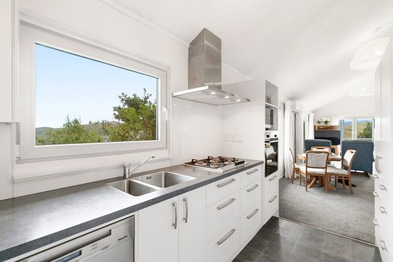 Photo of property in 5 Trinidad Crescent, Grenada Village, Wellington, 6037