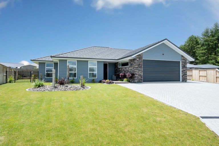 Photo of property in 5 Larches Lane, Kinloch, Taupo, 3377