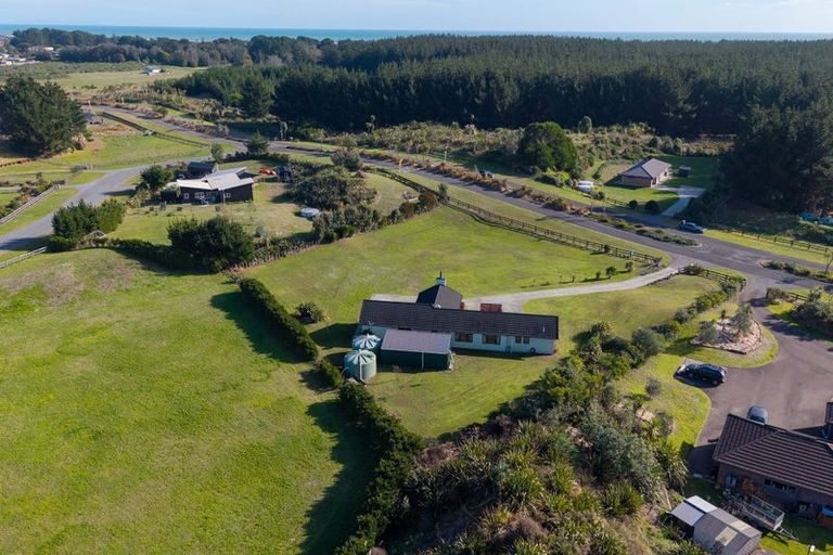 Photo of property in 66 Waitarere Rise Avenue, Waitarere, Levin, 5510