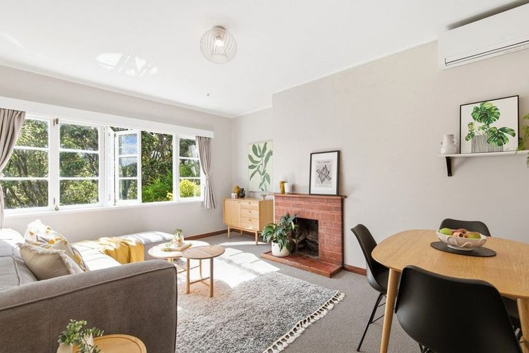 Photo of property in 16 Rodney Street, Northland, Wellington, 6012