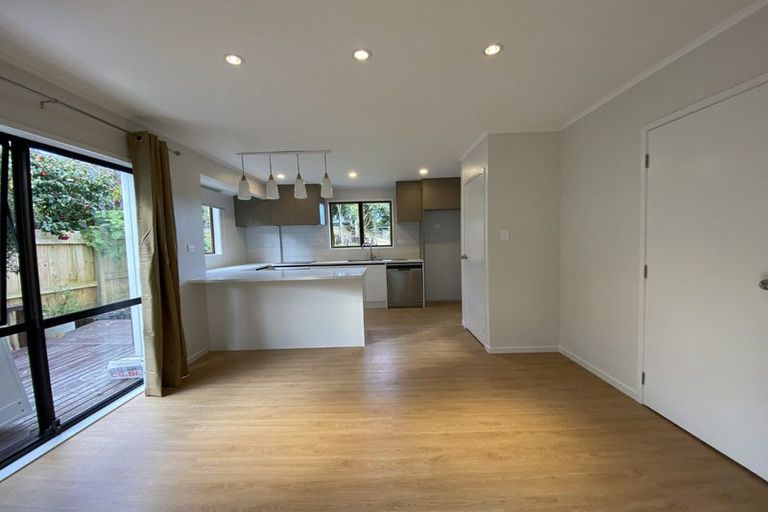 Photo of property in 107 Weatherly Road, Torbay, Auckland, 0630