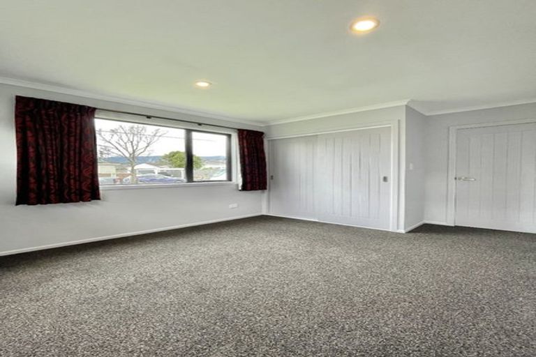 Photo of property in 3a Oxford Crescent, Ebdentown, Upper Hutt, 5018