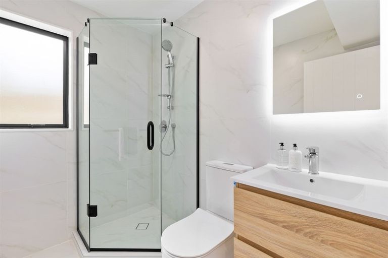 Photo of property in 1b Lemon Grove Lane, Greenhithe, Auckland, 0632