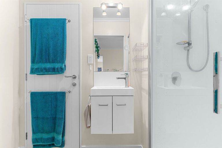 Photo of property in 23 Key West Drive, One Tree Point, 0118