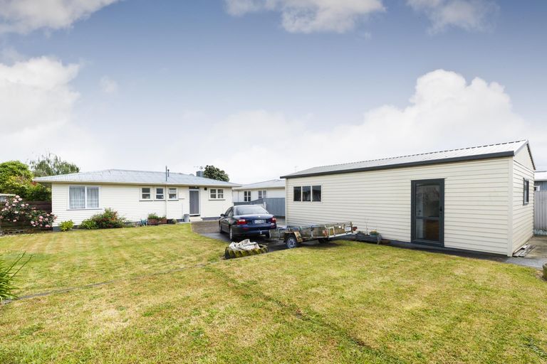 Photo of property in 17 Kaituna Street, Milson, Palmerston North, 4414