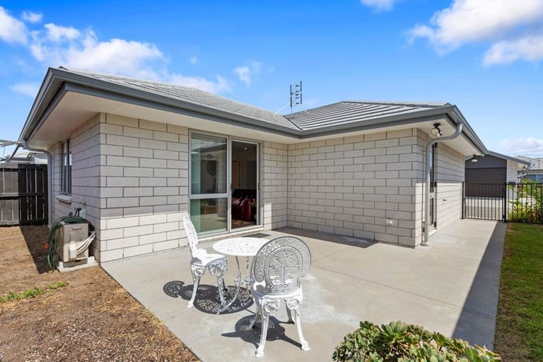 Photo of property in 11 Crest Way, Papamoa, 3118