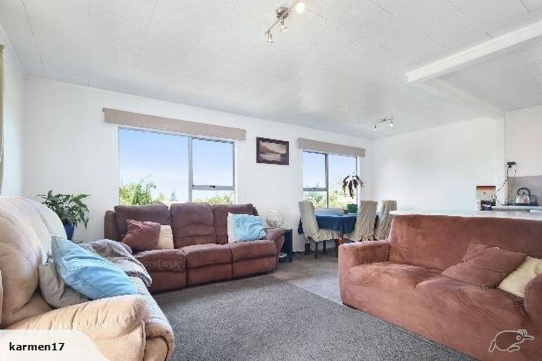 Photo of property in 11 Landsdale Place, Massey, Auckland, 0614