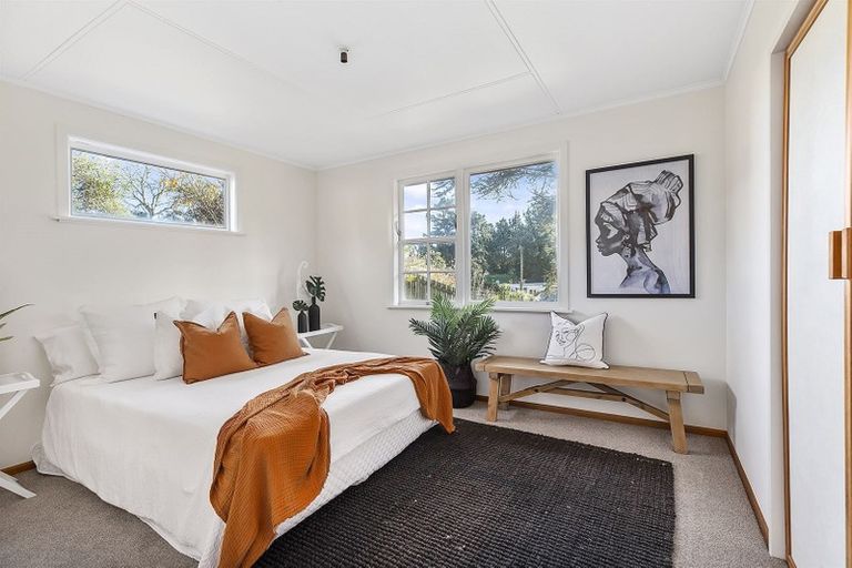 Photo of property in 17 Cardiff Crescent, Cannons Creek, Porirua, 5024