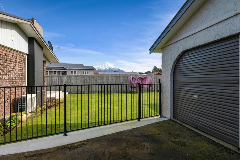 Photo of property in 100 Pembroke Road West, Pembroke, Stratford, 4332