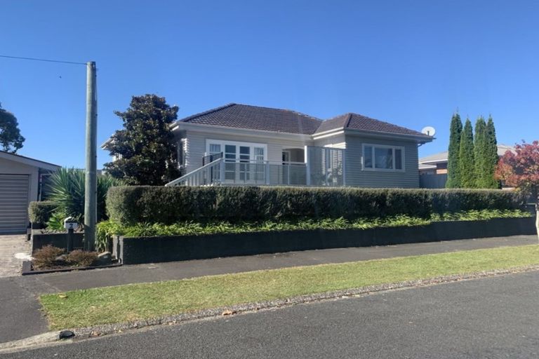 Photo of property in 2 Ranui Street, Dinsdale, Hamilton, 3204