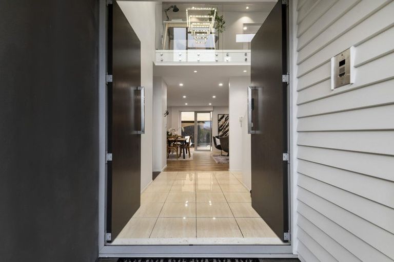 Photo of property in 14 Ilam Lane, Fairview Heights, Auckland, 0632