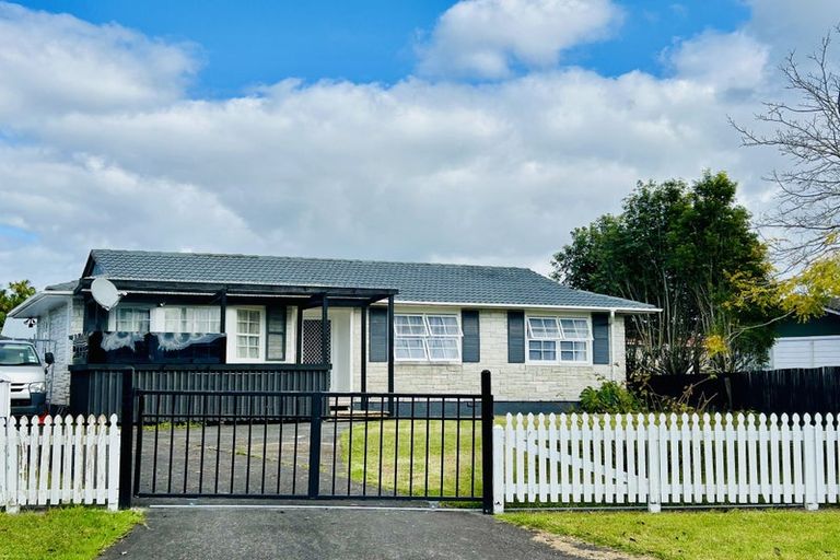 Photo of property in 20 Newland Grove, Henderson, Auckland, 0610