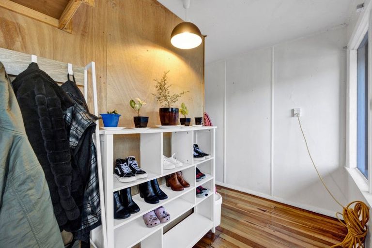 Photo of property in 10 Cook Street, Marfell, New Plymouth, 4310