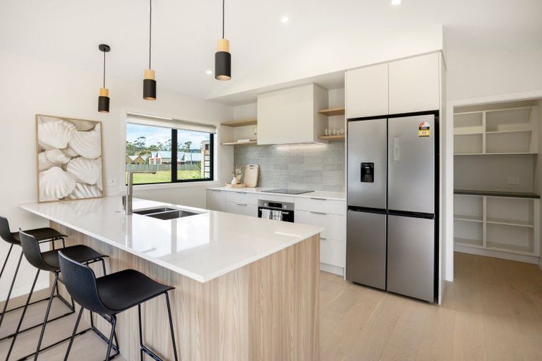 Photo of property in 2 Motutere Drive, Matarangi, 3592