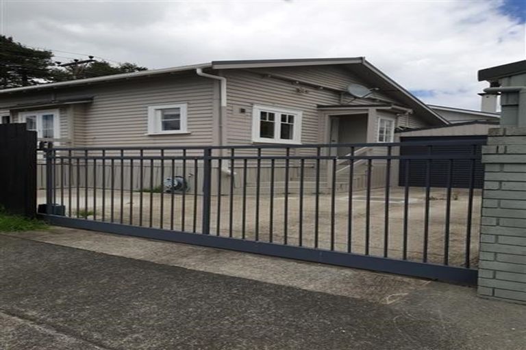 Photo of property in 1/65 Shakespeare Road, Milford, Auckland, 0620