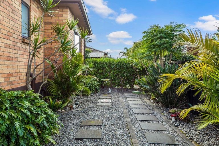 Photo of property in 53 Chesterfield Way, Orewa, 0931