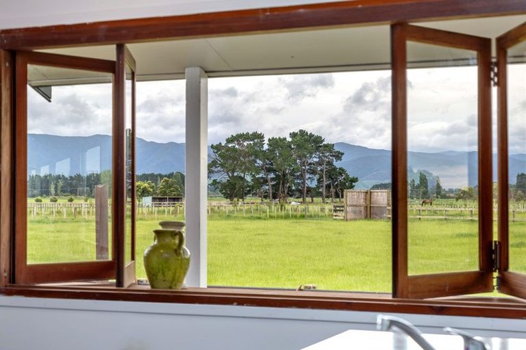 Photo of property in 90 Settlement Road, Morison Bush, Greytown, 5794