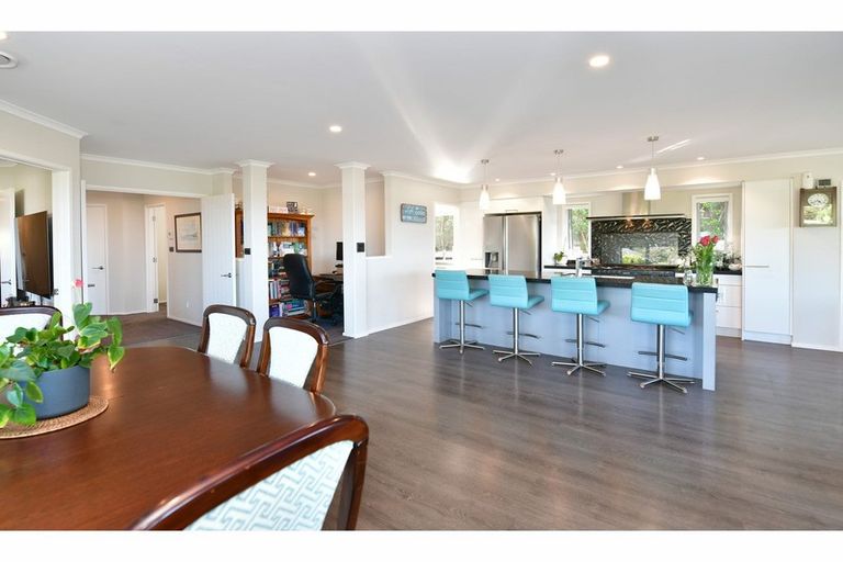 Photo of property in 69 Hillcrest Road, Hatfields Beach, Orewa, 0931