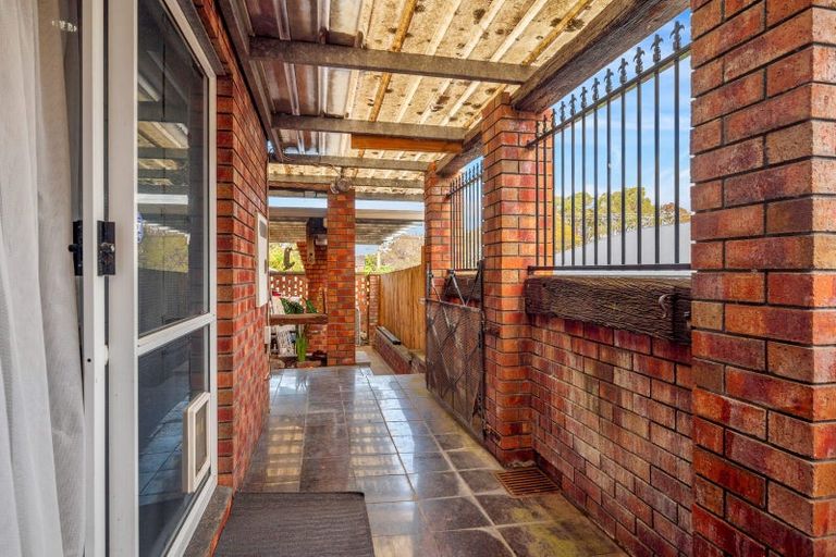 Photo of property in 100a Kawaha Point Road, Kawaha Point, Rotorua, 3010