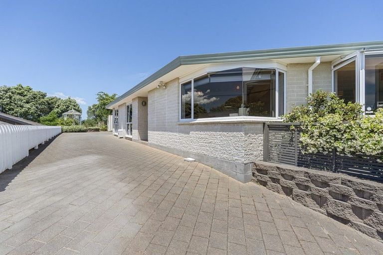Photo of property in 8 Chatswood Grove, Fitzroy, New Plymouth, 4312