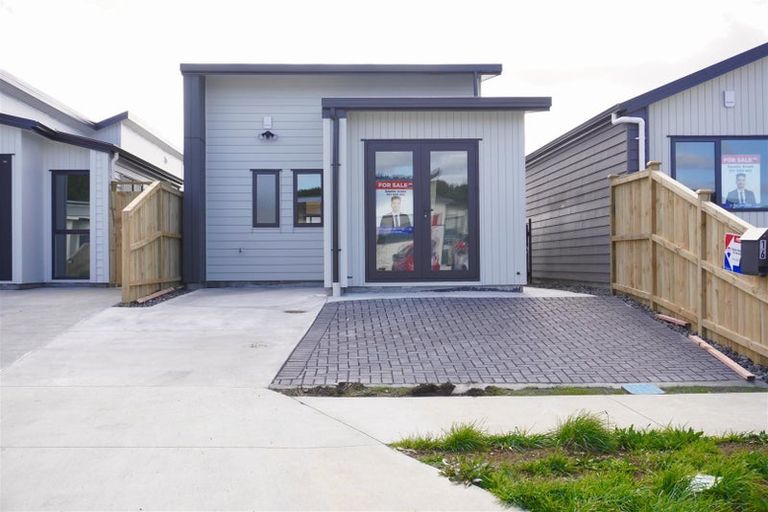 Photo of property in 16 Combat Street, Papakura, 2110