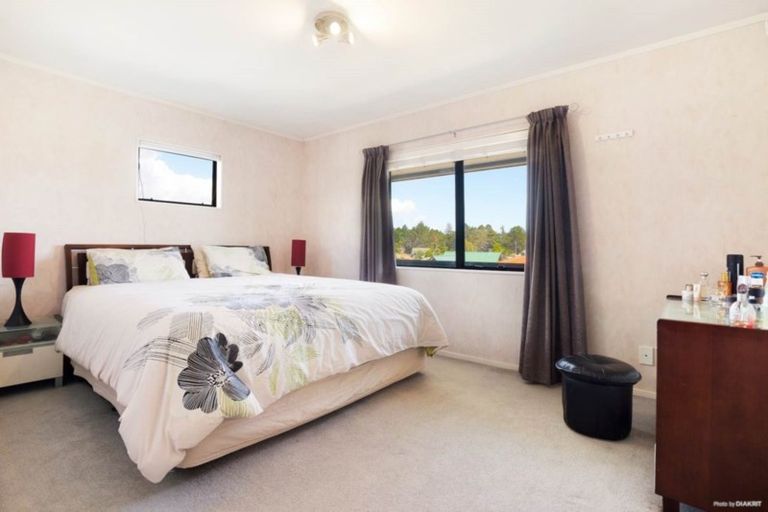 Photo of property in 1/9 Jay Court, Botany Downs, Auckland, 2010