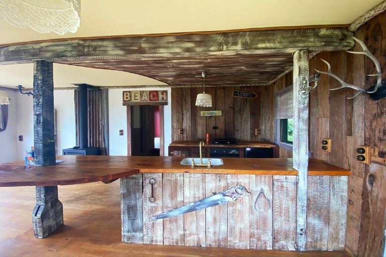 Photo of property in 1736 East Coast Road, Whakatiwai, Miranda, 2473