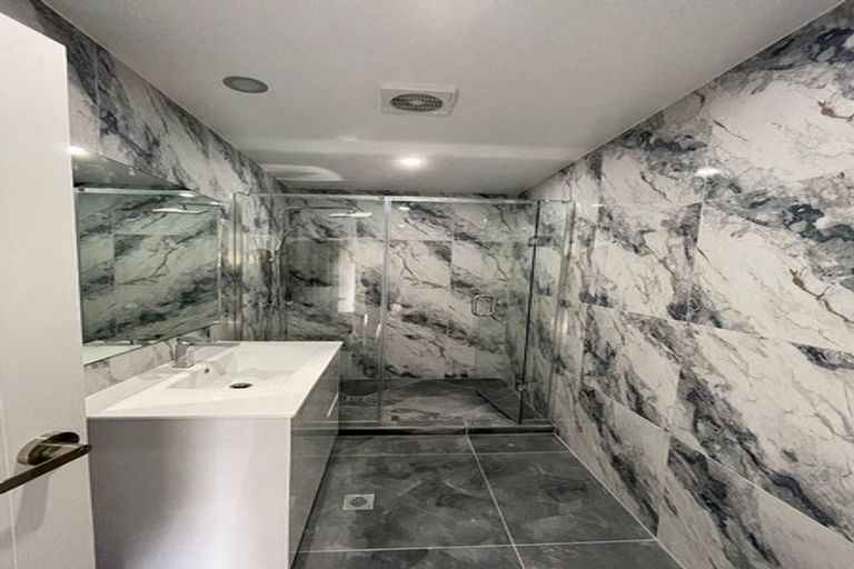 Photo of property in 4b Mirrabooka Avenue, Botany Downs, Auckland, 2010