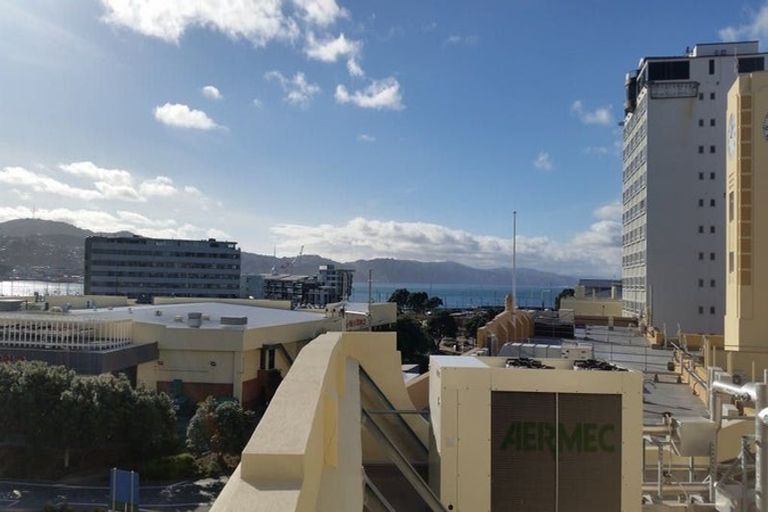 Photo of property in 5c/5 Kent Terrace, Mount Victoria, Wellington, 6011