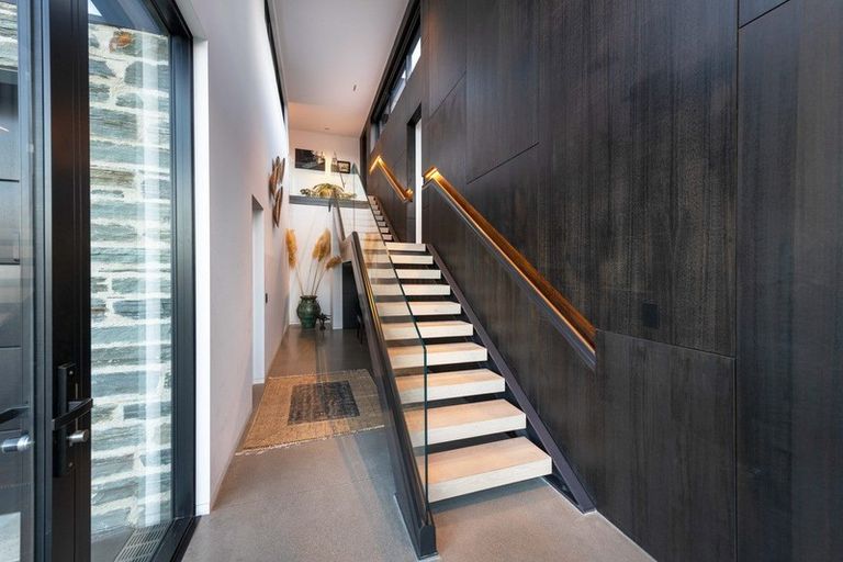 Photo of property in 15 Little Alpha Loop, Wanaka, 9305